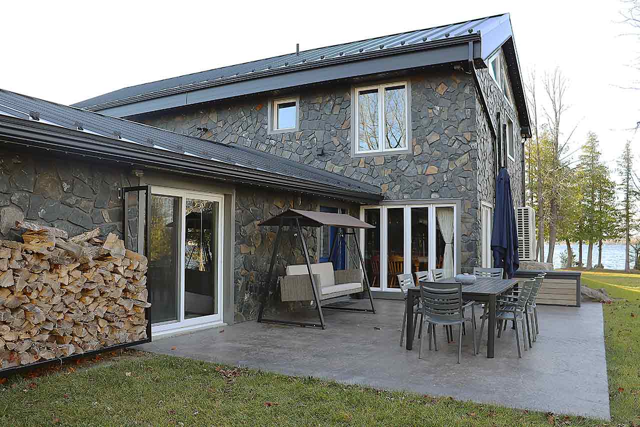 Please store the swing cushions in the deck box when not in used, and keep the umbrella closed and secured to protect it from strong winds. The patio table can be extended.